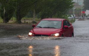 Read more about the article Vale a pena recuperar um carro alagado? Entenda o impacto da tecnologia no custo dos reparos automotivos