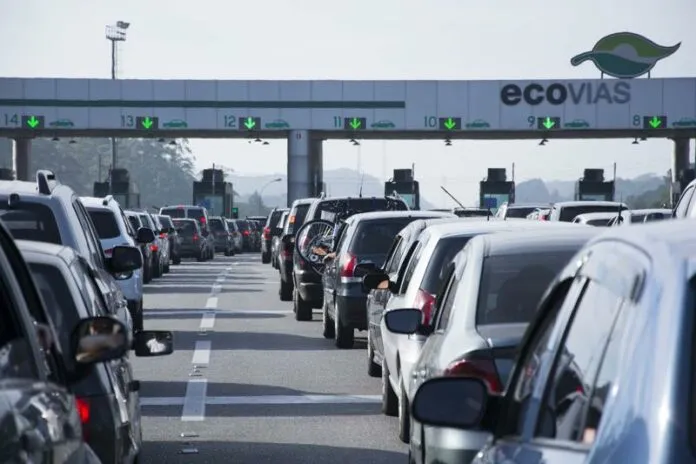 You are currently viewing Mais pedágios e mais tráfego: por que seu seguro precisa proteger você contra acidentes nas estradas agora